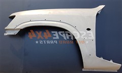 Přední blatník Nissan Patrol Y61, levý, plechový (bez okraje pod kapotou)